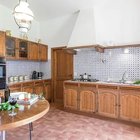 Villa Tenuta Sagherina 8, Emma Cortona