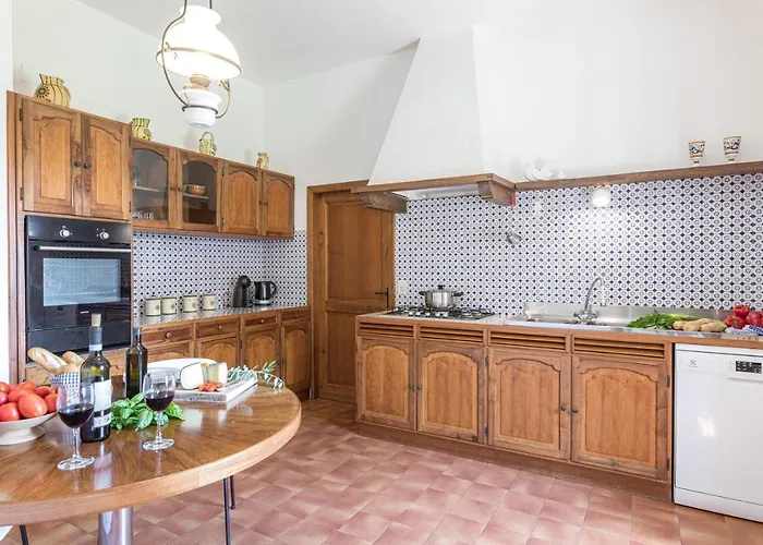 Villa Tenuta Sagherina 8, Emma Cortona